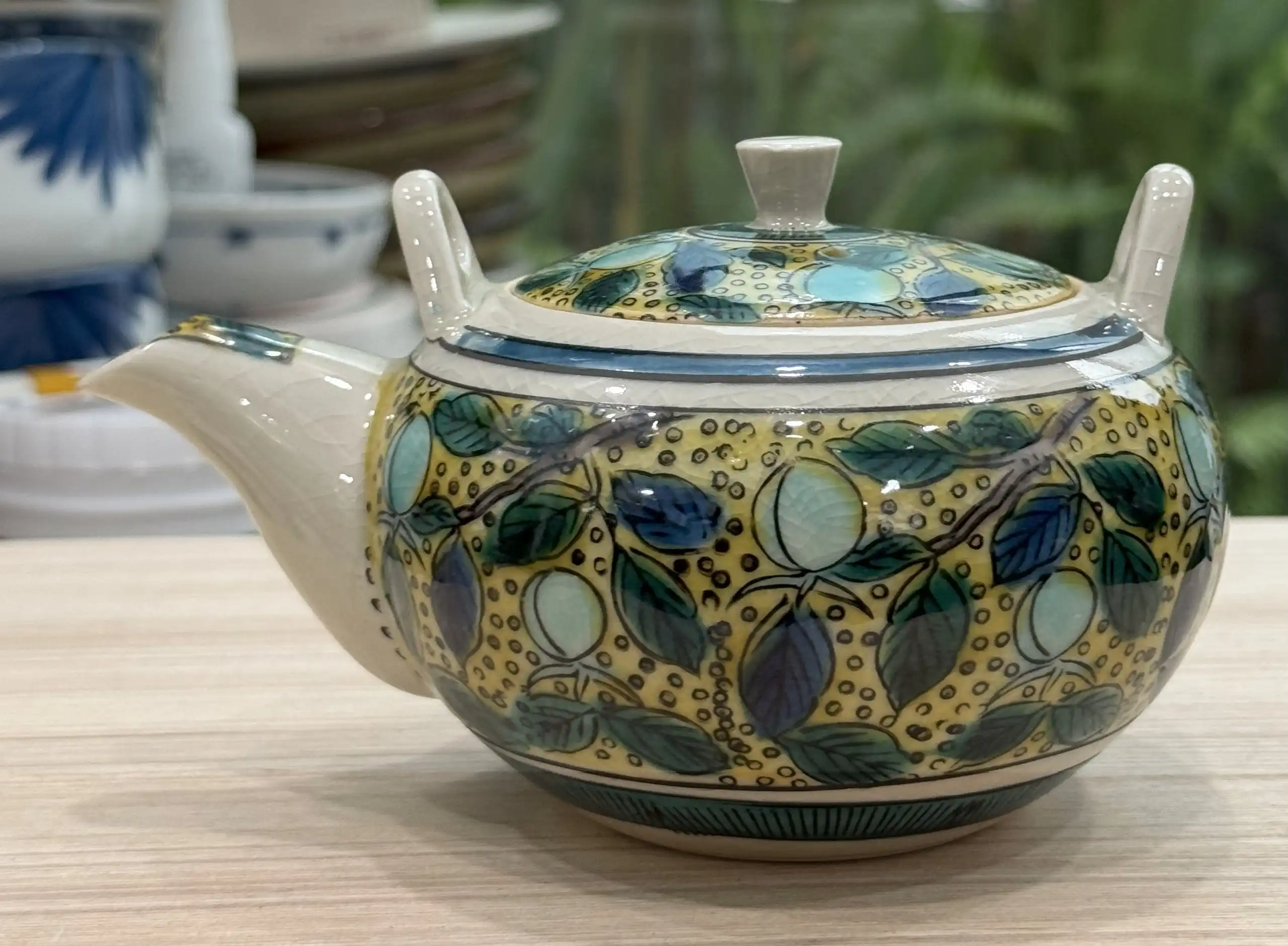 Bộ ấm và tách trà Kutani