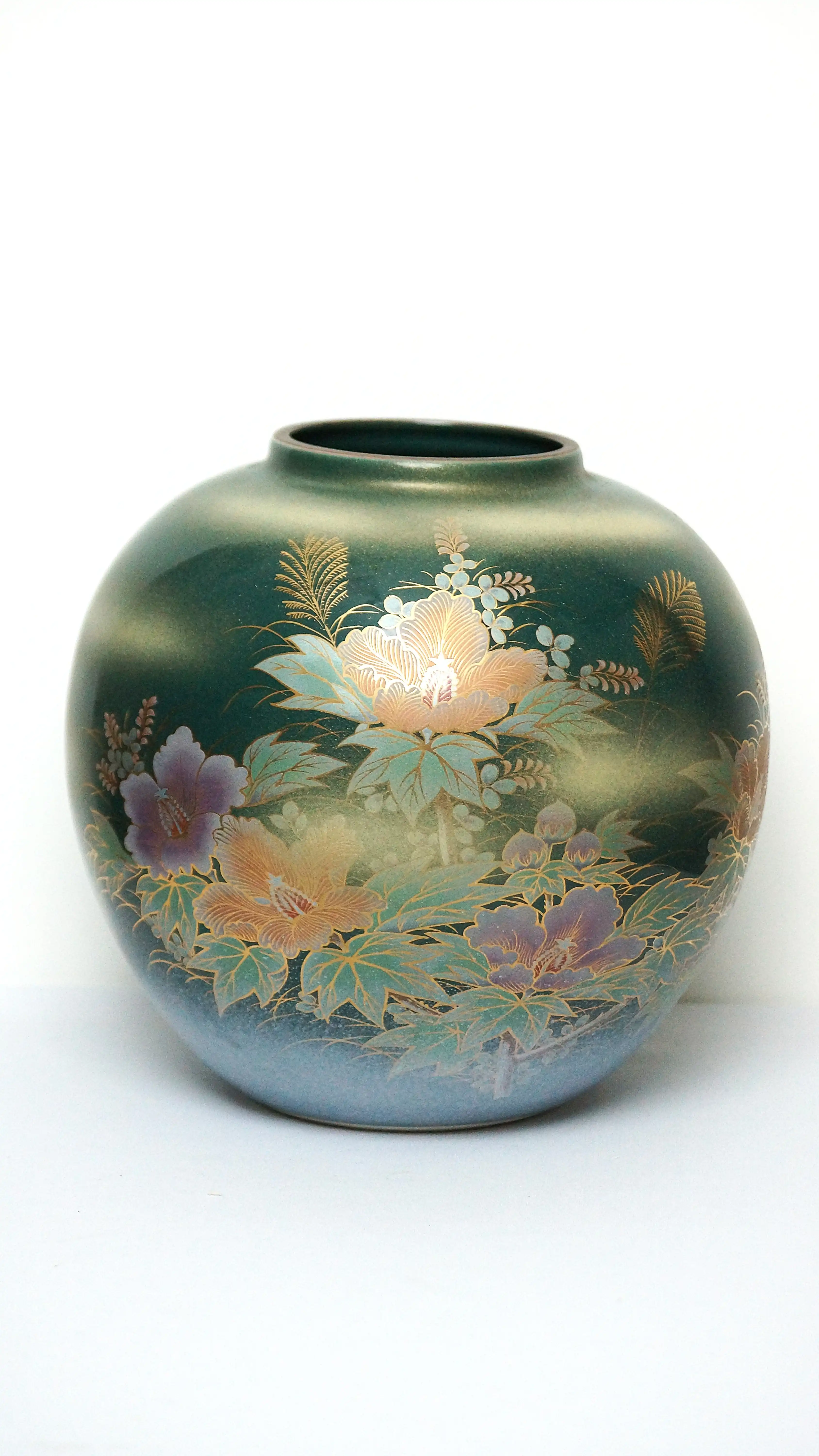 Gold & Black Pottery