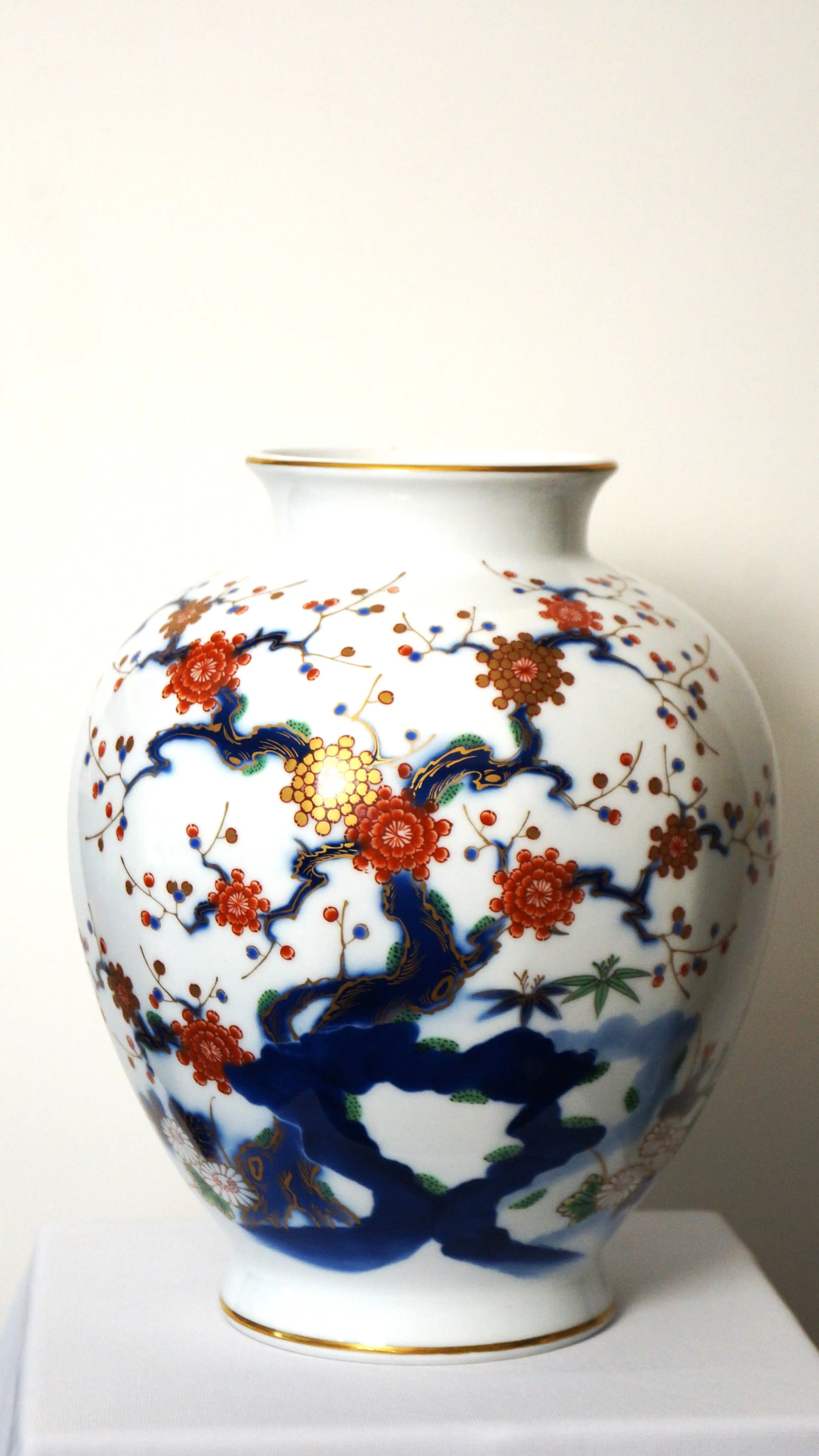 Gold & Black Pottery